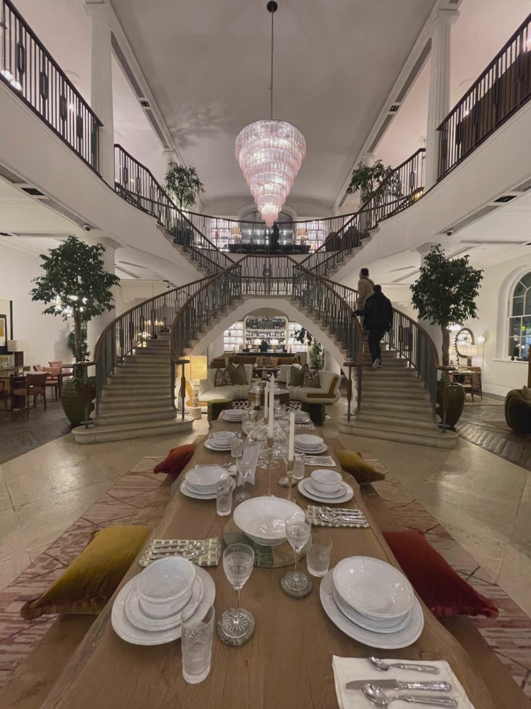 Grand Dining Promenade