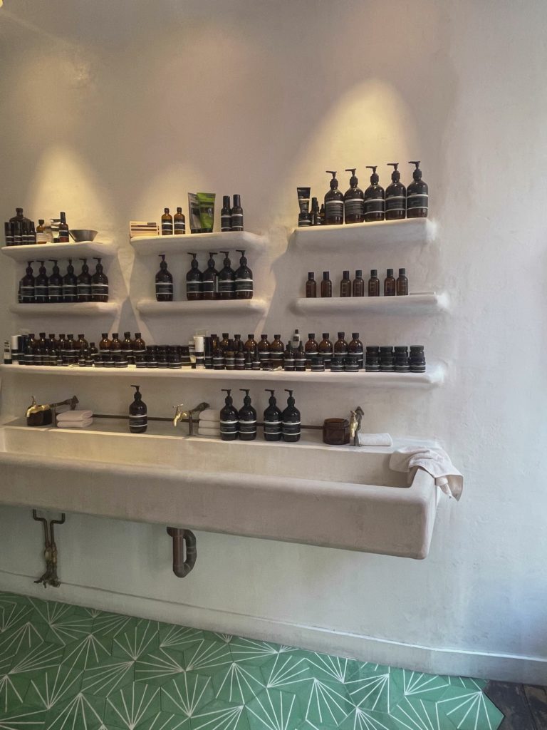 Minimalist Bath Shelving