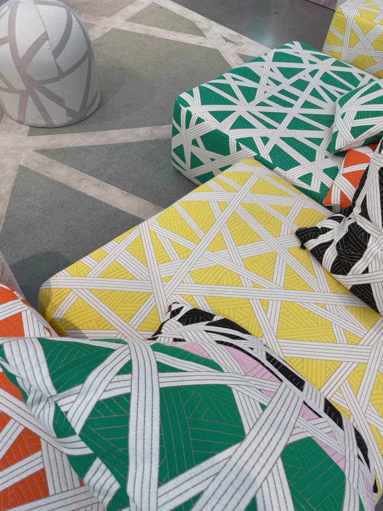 Geometric Pillow Arrangement