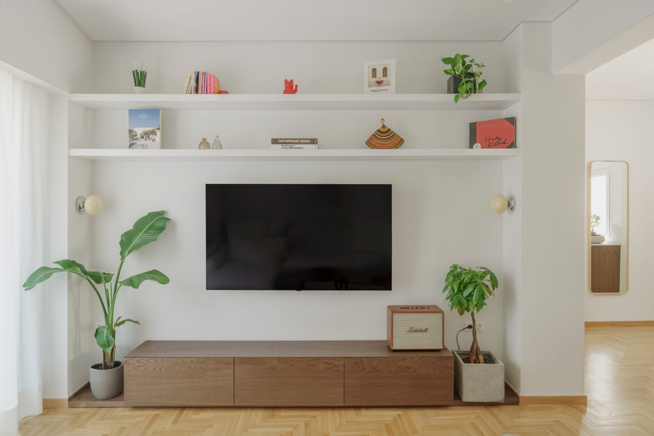 PAGRATI APARTMENT - LIVING ROOM