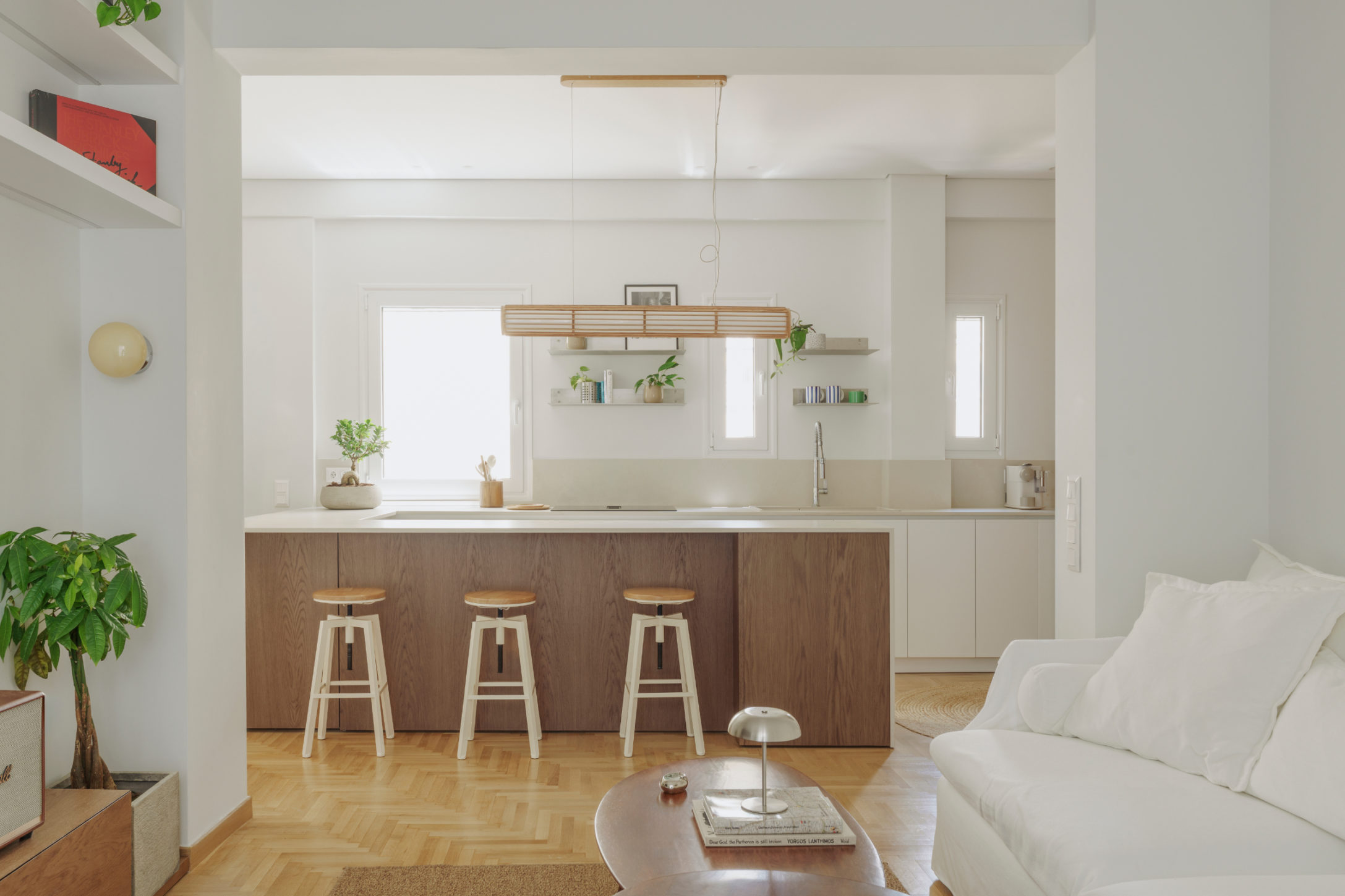 PAGRATI APARTMENT - IN BETWEEN