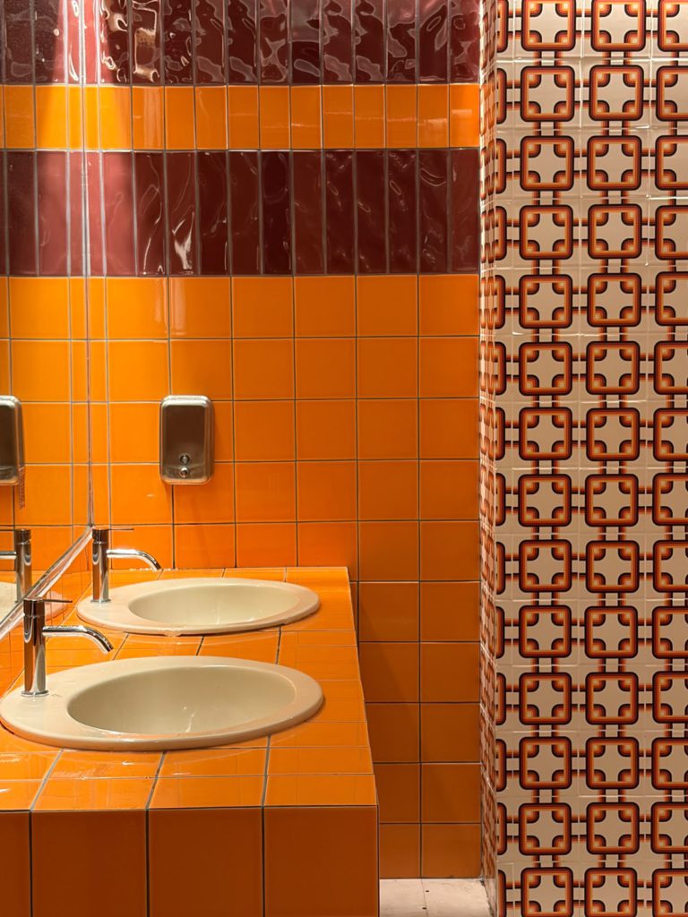 RETRO BATHROOM